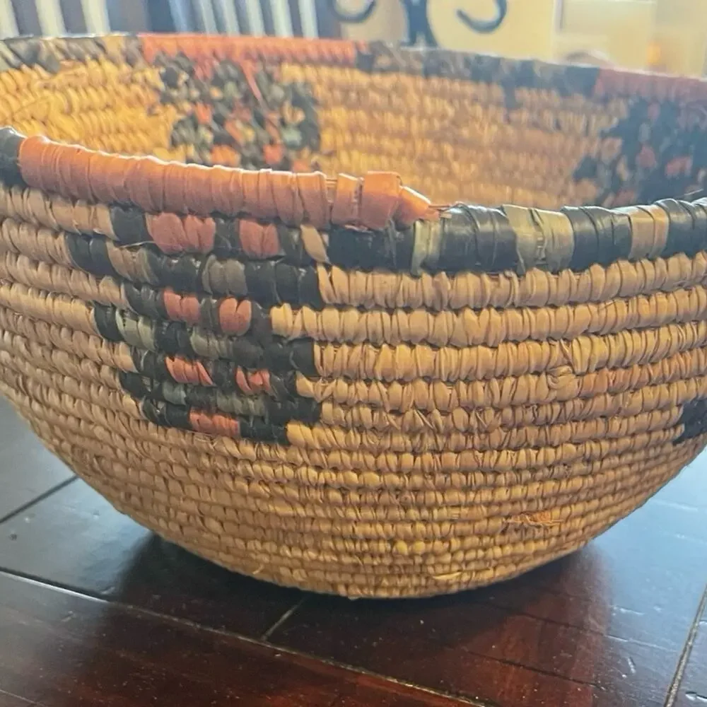 Weaved nigerian hausa basket 11” vintage